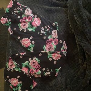 Black & pink floral print leggings size M